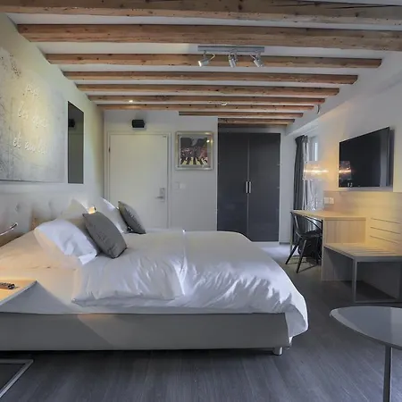 Hotel Chez Maman & Restaurant 3*