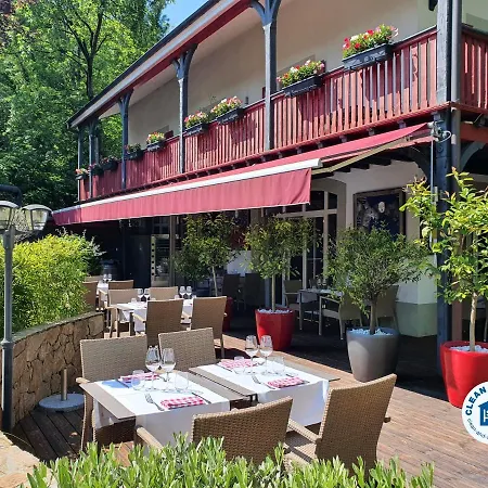 호텔 Chez Maman & Restaurant 3*