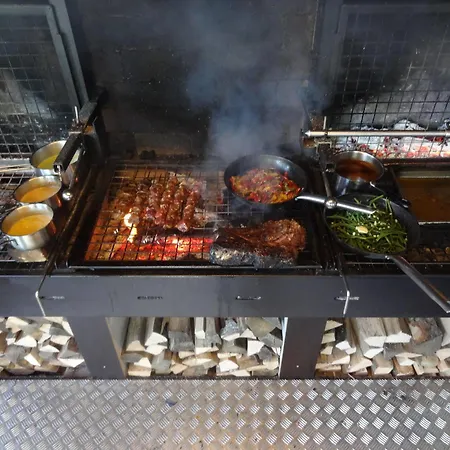 호텔 Chez Maman & Restaurant 3*